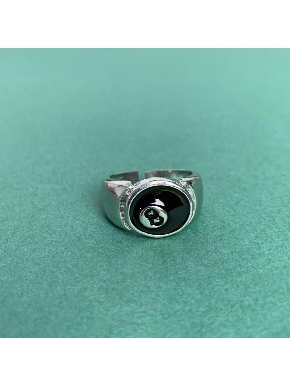 Y2k 2000s sterling silver 8 ball ring. Size is adjustable. Unisex